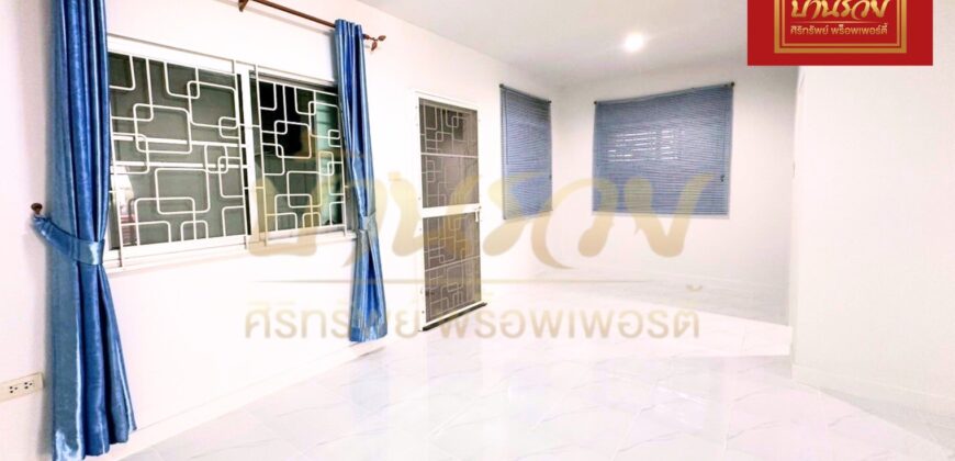 ทาวน์เฮ้าส์ 2 ชั้น หลังมุม หมู่บ้านนิรันดร์วิลล์ 12 ซอยวัดศรีวารีน้อย (บางนา-ตราด กม.8) บ้านรีโนเวทใหม่