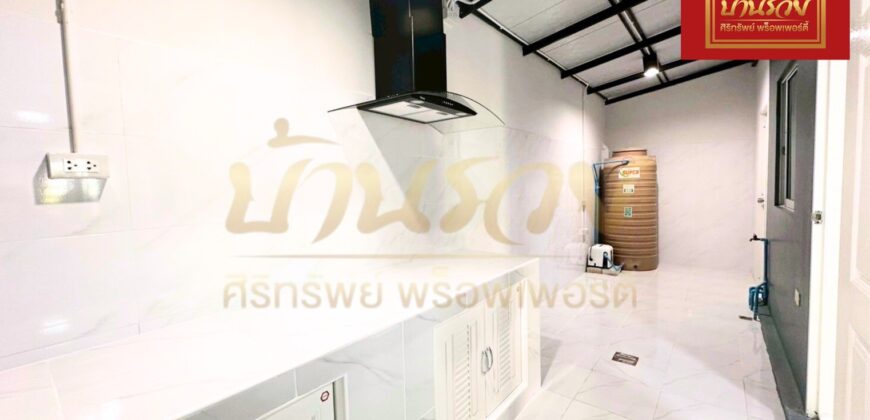 ทาวน์เฮ้าส์ 2 ชั้น หลังมุม หมู่บ้านนิรันดร์วิลล์ 12 ซอยวัดศรีวารีน้อย (บางนา-ตราด กม.8) บ้านรีโนเวทใหม่