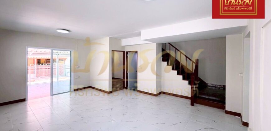 บ้านแฝด 2 ชั้น หมู่บ้านพฤกษา 15 บางพลี-ตำหรุ ใกล้นิคมอุตสาหกรรมบางปู บ้านรีโนเวทใหม่ทั้งหลัง พร้อมเข้าอยู่