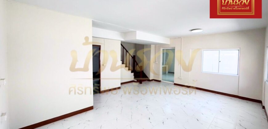 บ้านแฝด 2 ชั้น หมู่บ้านพฤกษา 15 บางพลี-ตำหรุ ใกล้นิคมอุตสาหกรรมบางปู บ้านรีโนเวทใหม่ทั้งหลัง พร้อมเข้าอยู่