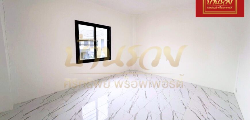 บ้านแฝด 2 ชั้น หมู่บ้านนันทนา การ์เด้นท์ บางปลา 22 ใกล้รพ.จุฬารัตน์ 3 พร้อมอยู่อาศัย