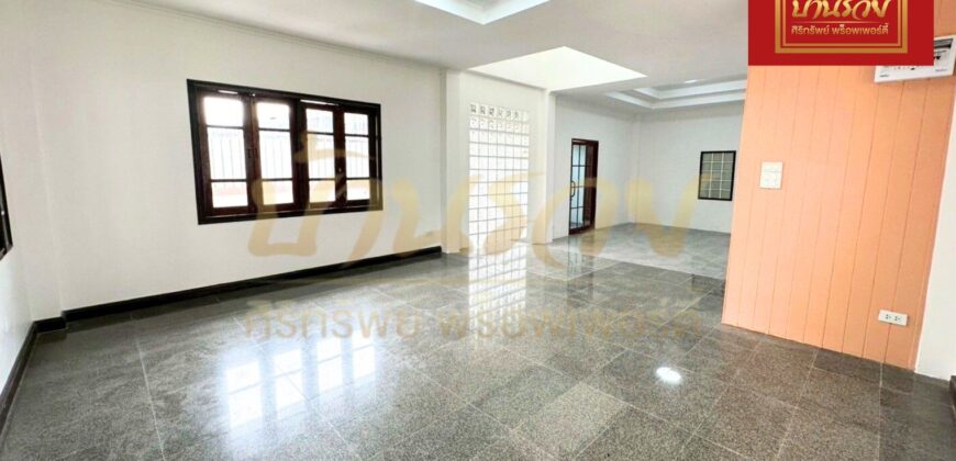 บ้านแฝด 2 ชั้น หมู่บ้านนันทนา การ์เด้นท์ บางปลา 22 ใกล้รพ.จุฬารัตน์ 3 พร้อมอยู่อาศัย