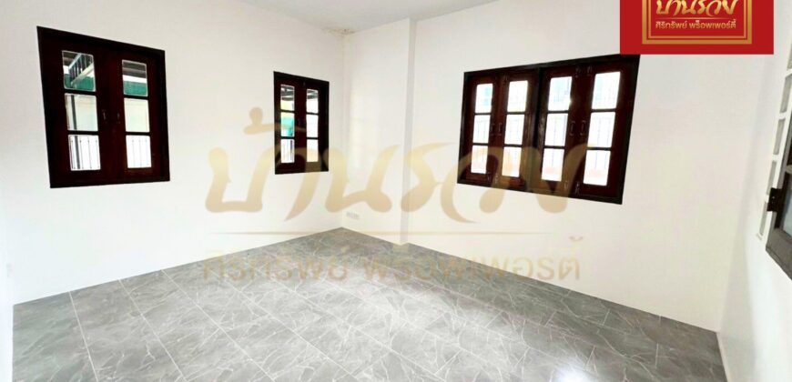 บ้านแฝด 2 ชั้น หมู่บ้านนันทนา การ์เด้นท์ บางปลา 22 ใกล้รพ.จุฬารัตน์ 3 พร้อมอยู่อาศัย