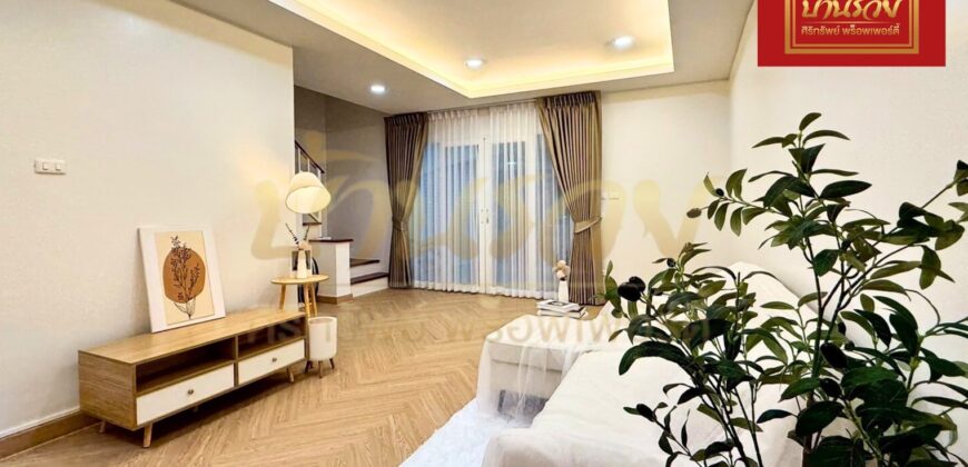 ทาวน์เฮ้าส์ 2 ชั้น หมู่บ้านเดอะคอนเนค 8 ซอยมหาชัย ใกล้เมกะ บางนา บ้านรีโนเวทใหม่ พร้อมเข้าอยู่