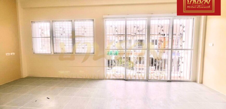 ทาวน์เฮ้าส์ 2 ชั้น หมู่บ้านแกรนด์การ์เด้นท์ บางบ่อ ใกล้ทางด่วนพิเศษบูรพาวิถี รีโนเวทใหม่พร้อมเข้าอยู่