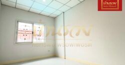 ทาวน์เฮ้าส์ 2 ชั้น หมู่บ้านชายคลอง เทพารักษ์ กม.25 (ซอยคิงคอง) ใกล้นิคมบางพลี บ้านรีโนเวทใหม่ ตกแต่งพร้อมเข้าอยู่