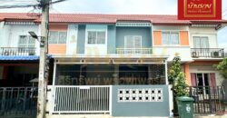 ทาวน์เฮ้าส์ 2 ชั้น หมู่บ้านชายคลอง เทพารักษ์ กม.25 (ซอยคิงคอง) ใกล้นิคมบางพลี บ้านรีโนเวทใหม่ ตกแต่งพร้อมเข้าอยู่