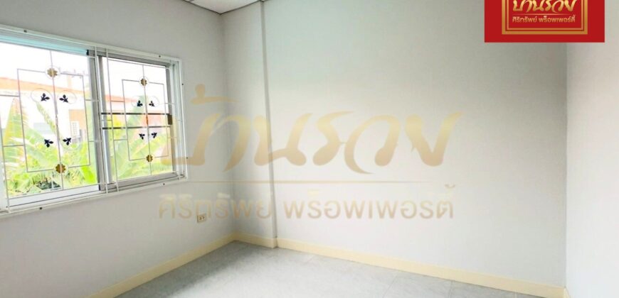 ทาวน์เฮ้าส์ 2 ชั้น หมู่บ้านชายคลอง เทพารักษ์ กม.25 (ซอยคิงคอง) ใกล้นิคมบางพลี บ้านรีโนเวทใหม่ ตกแต่งพร้อมเข้าอยู่