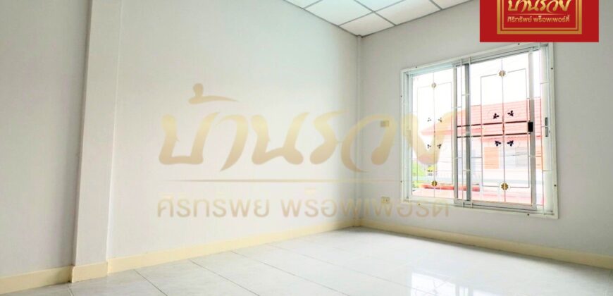 ทาวน์เฮ้าส์ 2 ชั้น หมู่บ้านชายคลอง เทพารักษ์ กม.25 (ซอยคิงคอง) ใกล้นิคมบางพลี บ้านรีโนเวทใหม่ ตกแต่งพร้อมเข้าอยู่