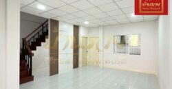 ทาวน์เฮ้าส์ 2 ชั้น หมู่บ้านชายคลอง เทพารักษ์ กม.25 (ซอยคิงคอง) ใกล้นิคมบางพลี บ้านรีโนเวทใหม่ ตกแต่งพร้อมเข้าอยู่