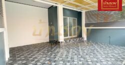 ทาวน์เฮ้าส์ 2 ชั้น หมู่บ้านชายคลอง เทพารักษ์ กม.25 (ซอยคิงคอง) ใกล้นิคมบางพลี บ้านรีโนเวทใหม่ ตกแต่งพร้อมเข้าอยู่