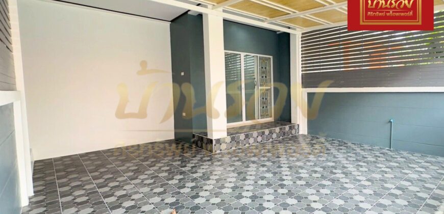 ทาวน์เฮ้าส์ 2 ชั้น หมู่บ้านชายคลอง เทพารักษ์ กม.25 (ซอยคิงคอง) ใกล้นิคมบางพลี บ้านรีโนเวทใหม่ ตกแต่งพร้อมเข้าอยู่