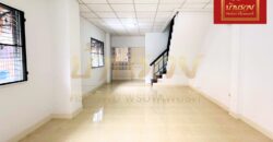 ทาวน์เฮ้าส์ 2 ชั้น หลังริม หมู่บ้านชายคลอง เทพารักษ์ กม.25 (ซอยคิงคอง) ใกล้นิคมบางพลี บ้านรีโนเวทใหม่ ตกแต่งพร้อมเข้าอยู่