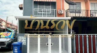 ทาวน์เฮ้าส์ 2 ชั้น หลังริม หมู่บ้านชายคลอง เทพารักษ์ กม.25 (ซอยคิงคอง) ใกล้นิคมบางพลี บ้านรีโนเวทใหม่ ตกแต่งพร้อมเข้าอยู่