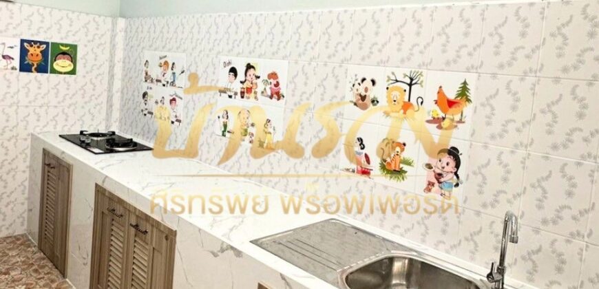 ทาวน์เฮ้าส์ 2 ชั้น หลังริม หมู่บ้านชายคลอง เทพารักษ์ กม.25 (ซอยคิงคอง) ใกล้นิคมบางพลี บ้านรีโนเวทใหม่ ตกแต่งพร้อมเข้าอยู่