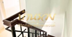 ทาวน์เฮ้าส์ 2 ชั้น หลังริม หมู่บ้านชายคลอง เทพารักษ์ กม.25 (ซอยคิงคอง) ใกล้นิคมบางพลี บ้านรีโนเวทใหม่ ตกแต่งพร้อมเข้าอยู่