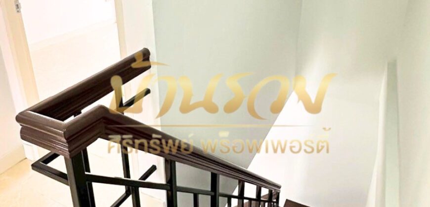 ทาวน์เฮ้าส์ 2 ชั้น หลังริม หมู่บ้านชายคลอง เทพารักษ์ กม.25 (ซอยคิงคอง) ใกล้นิคมบางพลี บ้านรีโนเวทใหม่ ตกแต่งพร้อมเข้าอยู่