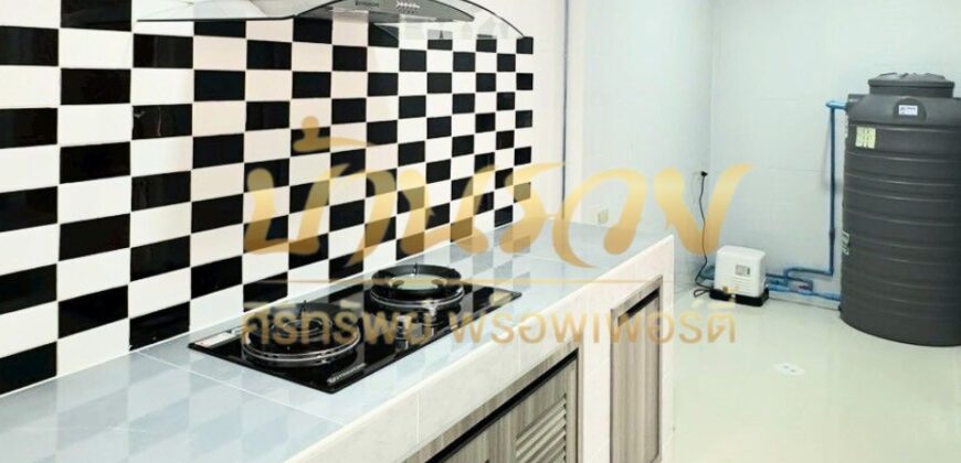 ทาวน์เฮ้าส์ 2ชั้น หมู่บ้านชายคลอง เทพารักษ์ กม.25 (ซอยคิงคอง) ใกล้นิคมบางพลี บ้านรีโนเวทใหม่ ตกแต่งพร้อมเข้าอยู่