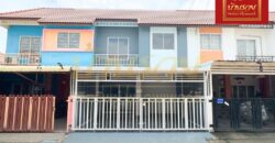 ทาวน์เฮ้าส์ 2ชั้น หมู่บ้านชายคลอง เทพารักษ์ กม.25 (ซอยคิงคอง) ใกล้นิคมบางพลี บ้านรีโนเวทใหม่ ตกแต่งพร้อมเข้าอยู่