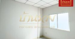 ทาวน์เฮ้าส์ 2ชั้น หมู่บ้านชายคลอง เทพารักษ์ กม.25 (ซอยคิงคอง) ใกล้นิคมบางพลี บ้านรีโนเวทใหม่ ตกแต่งพร้อมเข้าอยู่