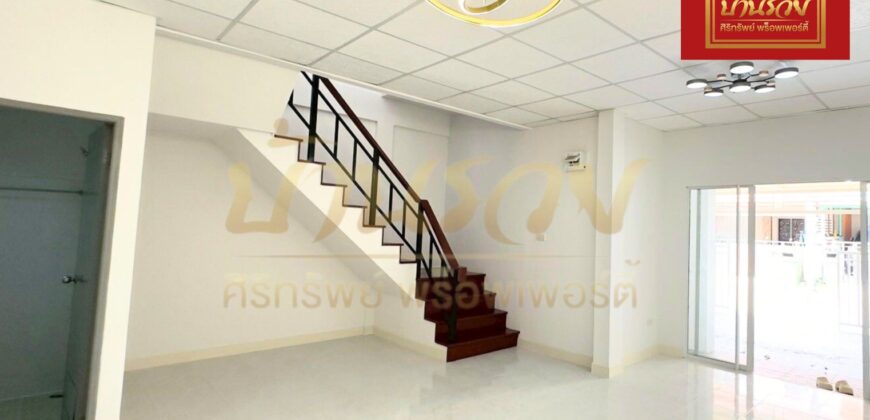 ทาวน์เฮ้าส์ 2ชั้น หมู่บ้านชายคลอง เทพารักษ์ กม.25 (ซอยคิงคอง) ใกล้นิคมบางพลี บ้านรีโนเวทใหม่ ตกแต่งพร้อมเข้าอยู่