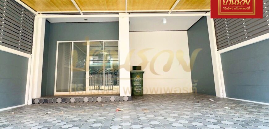 ทาวน์เฮ้าส์ 2ชั้น หมู่บ้านชายคลอง เทพารักษ์ กม.25 (ซอยคิงคอง) ใกล้นิคมบางพลี บ้านรีโนเวทใหม่ ตกแต่งพร้อมเข้าอยู่