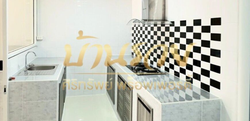 ทาวน์เฮ้าส์ 2ชั้น หมู่บ้านชายคลอง เทพารักษ์ กม.25 (ซอยคิงคอง) ใกล้นิคมบางพลี บ้านรีโนเวทใหม่ ตกแต่งพร้อมเข้าอยู่