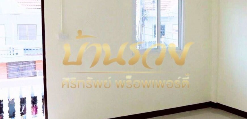 ทาวน์เฮ้าส์ 2 ชั้น หมู่บ้านไมตรีจิตร บางหญ้าแพรก ปู่เจ้า ใกล้รถไฟฟ้า สายสีเขียวสถานีสำโรง บ้านรีโนเวทใหม่ พร้อมเข้าอยู่ #หน้าบ้านไม่ชนใคร