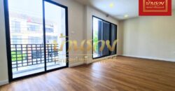 ทาวน์โฮม 3 ชั้น หมู่บ้านเดอะคิวบ์ ถนนบางนาตราด กม.10 ซอยสนามกอล์ฟวินด์มิลล์ ใกล้เมกาบางนา ต้นโครงการ แต่งสวยสไตล์โมเดิร์น รีโนเวทใหม่