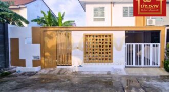 ทาวน์เฮ้าส์ 2 ชั้น #หลังมุม หมู่บ้านพฤกษา 74/2 ทรัพย์บุญชัย ศรีนครินทร์-เทพารักษ์ ใกล้สถานีรถไฟฟ้า รีโนเวทใหม่ทั้งหลัง พร้อมเข้าอยู่