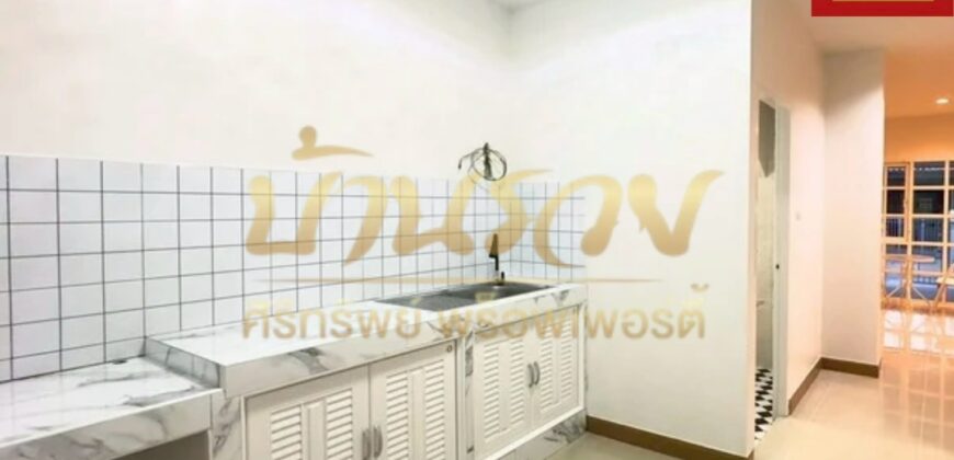 ทาวน์เฮ้าส์ 2 ชั้น หมู่บ้านนครทอง เพรสซิเดนท์ ถ.ตำหรุ-บางพลี ใกล้นิคมอุตสาหกรรมบางปู บ้านรีโนเวทใหม่