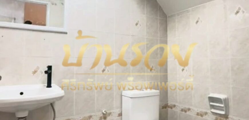 ทาวน์เฮ้าส์ 2 ชั้น หมู่บ้านนครทอง เพรสซิเดนท์ ถ.ตำหรุ-บางพลี ใกล้นิคมอุตสาหกรรมบางปู บ้านรีโนเวทใหม่