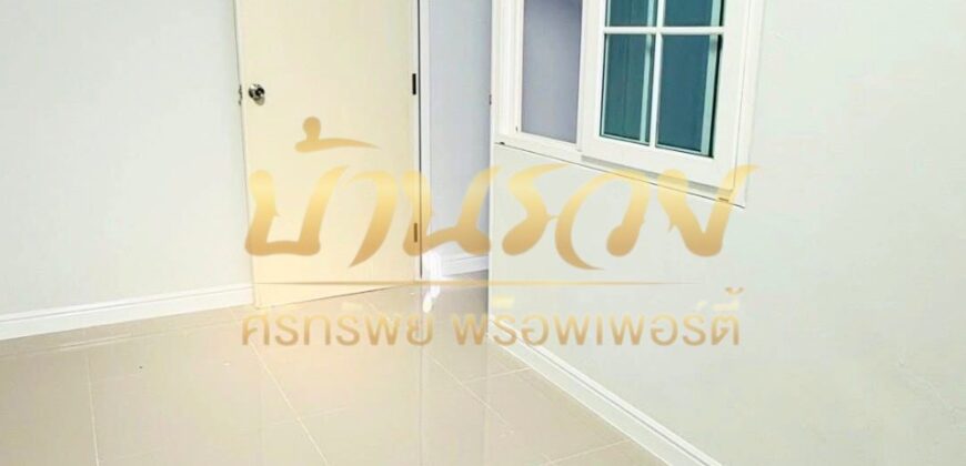 ทาวน์เฮ้าส์ 2 ชั้น หมู่บ้านเฟื่องฟ้า 17 เฟส 1 ซอยขจรวิทย์ ใกล้ทางด่วนกาญจนาภิเษก บ้านรีโนเวทใหม่ พร้อมเข้าอยู่