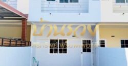 ทาวน์เฮ้าส์ 2 ชั้น หมู่บ้านเฟื่องฟ้า 17 เฟส 1 ซอยขจรวิทย์ ใกล้ทางด่วนกาญจนาภิเษก บ้านรีโนเวทใหม่ พร้อมเข้าอยู่