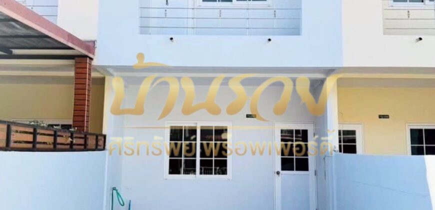 ทาวน์เฮ้าส์ 2 ชั้น หมู่บ้านเฟื่องฟ้า 17 เฟส 1 ซอยขจรวิทย์ ใกล้ทางด่วนกาญจนาภิเษก บ้านรีโนเวทใหม่ พร้อมเข้าอยู่