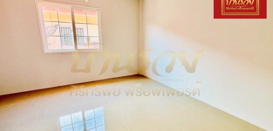 ทาวน์เฮ้าส์ 2 ชั้น หมู่บ้านเฟื่องฟ้า 17 เฟส 1 ซอยขจรวิทย์ ใกล้ทางด่วนกาญจนาภิเษก บ้านรีโนเวทใหม่ พร้อมเข้าอยู่