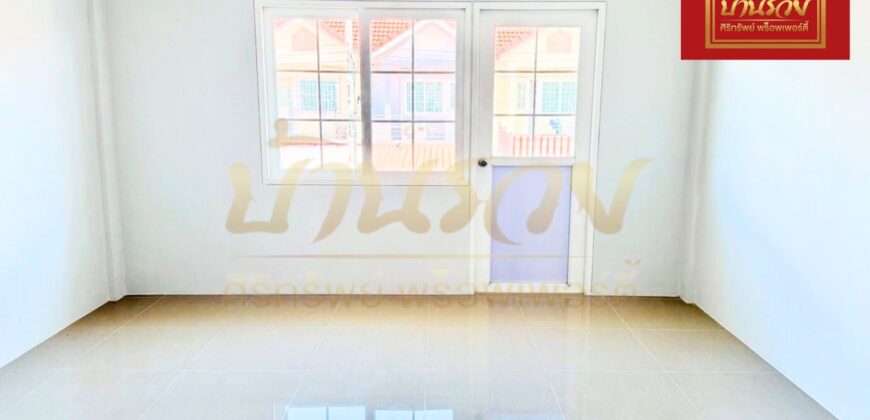 ทาวน์เฮ้าส์ 2 ชั้น หมู่บ้านเฟื่องฟ้า 17 เฟส 1 ซอยขจรวิทย์ ใกล้ทางด่วนกาญจนาภิเษก บ้านรีโนเวทใหม่ พร้อมเข้าอยู่