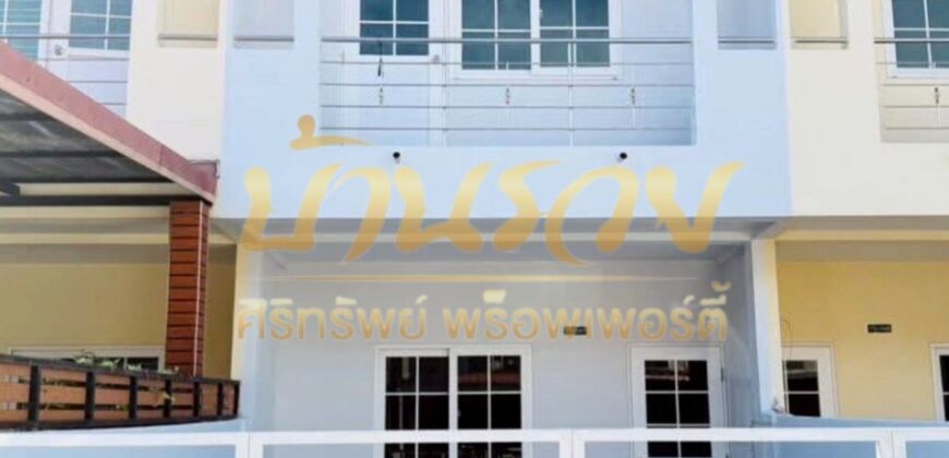 ทาวน์เฮ้าส์ 2 ชั้น หมู่บ้านเฟื่องฟ้า 17 เฟส 1 ซอยขจรวิทย์ ใกล้ทางด่วนกาญจนาภิเษก บ้านรีโนเวทใหม่ พร้อมเข้าอยู่