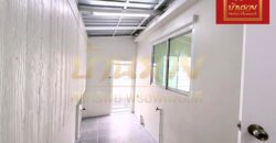 บ้านแฝด 1 ชั้น หมู่บ้าน เมอริทแกรนด์ ซอยวัดหลวงโต ทางด่วนบูรพาฯ บางนา – มาร์เก็ตวิลเลจ บ้านรีโนเวทใหม่ทั้งหลัง