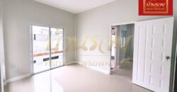 บ้านแฝด 1 ชั้น หมู่บ้าน เมอริทแกรนด์ ซอยวัดหลวงโต ทางด่วนบูรพาฯ บางนา – มาร์เก็ตวิลเลจ บ้านรีโนเวทใหม่ทั้งหลัง