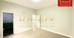 บ้านแฝด 1 ชั้น หมู่บ้าน เมอริทแกรนด์ ซอยวัดหลวงโต ทางด่วนบูรพาฯ บางนา – มาร์เก็ตวิลเลจ บ้านรีโนเวทใหม่ทั้งหลัง