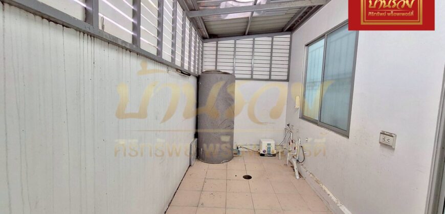 ทาวน์เฮ้าส์ 2 ชั้น หมู่บ้าน เดอะคอนเนค 10 แบริ่ง สเตชั่น ใกล้ห้าง Jass ศรีนครินทร์ พร้อมเข้าอยู่