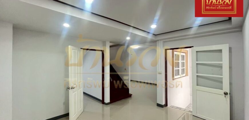 ทาวน์เฮ้าส์ 2 ชั้น หมู่บ้าน บารเมษฐ์ บางบ่อ-เทพารักษ์ กม. 24 ใกล้นิคมบางพลี ปรับปรุงใหม่ พร้อมเข้าอยู่
