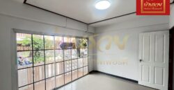 ทาวน์เฮ้าส์ 2 ชั้น หมู่บ้าน บารเมษฐ์ บางบ่อ-เทพารักษ์ กม. 24 ใกล้นิคมบางพลี ปรับปรุงใหม่ พร้อมเข้าอยู่