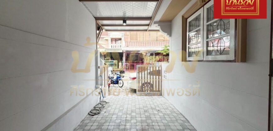 ทาวน์เฮ้าส์ 2 ชั้น หมู่บ้าน บารเมษฐ์ บางบ่อ-เทพารักษ์ กม. 24 ใกล้นิคมบางพลี ปรับปรุงใหม่ พร้อมเข้าอยู่