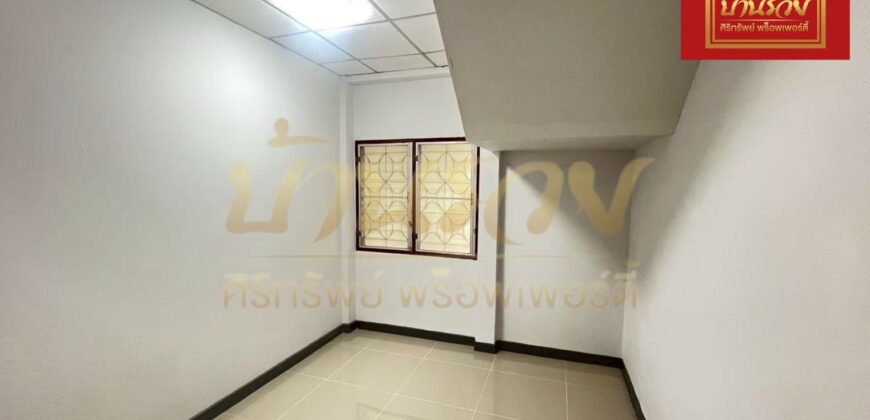 ทาวน์เฮ้าส์ 2 ชั้น หมู่บ้าน บารเมษฐ์ บางบ่อ-เทพารักษ์ กม. 24 ใกล้นิคมบางพลี ปรับปรุงใหม่ พร้อมเข้าอยู่