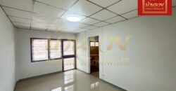 ทาวน์เฮ้าส์ 2 ชั้น หมู่บ้าน บารเมษฐ์ บางบ่อ-เทพารักษ์ กม. 24 ใกล้นิคมบางพลี ปรับปรุงใหม่ พร้อมเข้าอยู่