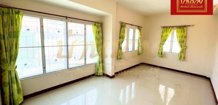 บ้านแฝด 2 ชั้น หมู่บ้าน ปัญฐิญา เเพรกษา ใกล้นิคมอุตสาหกรรมบางปู ตกแต่งพร้อมอยู่อาศัย