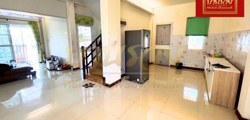 บ้านแฝด 2 ชั้น หมู่บ้าน ปัญฐิญา เเพรกษา ใกล้นิคมอุตสาหกรรมบางปู ตกแต่งพร้อมอยู่อาศัย