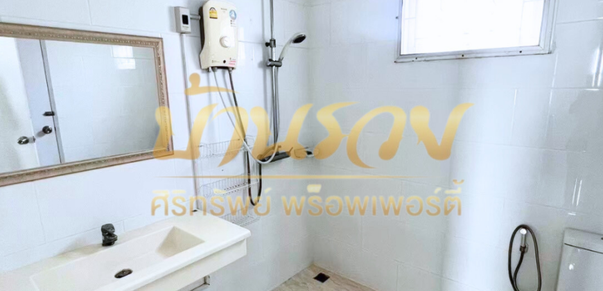 บ้านแฝด 2 ชั้น หมู่บ้าน ปัญฐิญา เเพรกษา ใกล้นิคมอุตสาหกรรมบางปู ตกแต่งพร้อมอยู่อาศัย